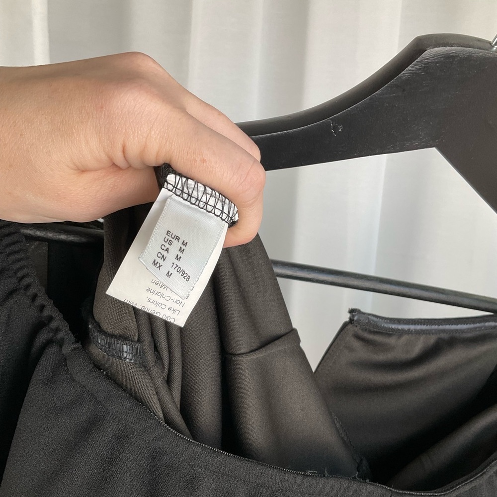 V Neck Jumpsuit Size Medium - Worn Once - Picture 6 of 6